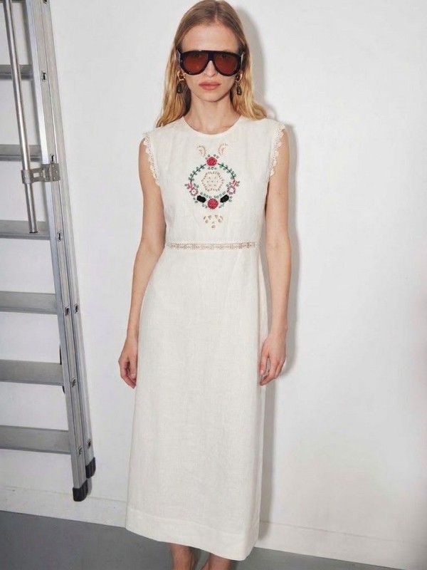 ROZA : Robe longue Noire sans manches avec broderies florales et taille ajourée
